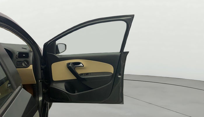 2016 Volkswagen Ameo COMFORTLINE 1.2L, Petrol, Manual, 47,745 km, RHS Front Door