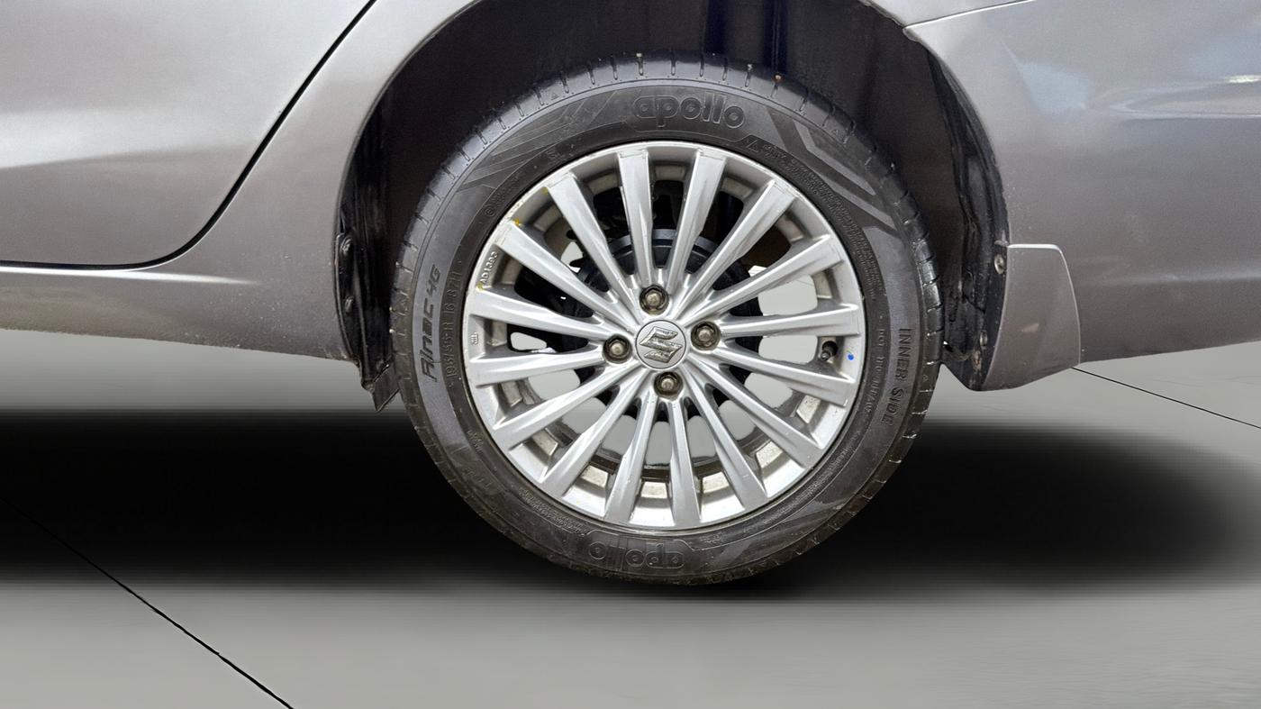 2015 Maruti Ciaz ZXI+, Petrol, Manual, 49,798 km, Left Rear Wheel