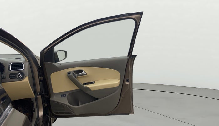 2015 Volkswagen Vento HIGHLINE 1.6 MPI, Petrol, Manual, 98,835 km, RHS Front Door