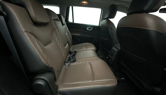 2023 Jeep MERIDIAN LIMITED (O) 4X2 MT, Diesel, Manual, 28,702 km, Right Side Rear Door Cabin