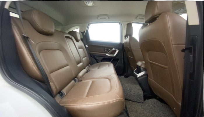 2020 Tata Harrier XZA 2.0L, Diesel, Automatic, 59,796 km, Right Side Rear Door Cabin