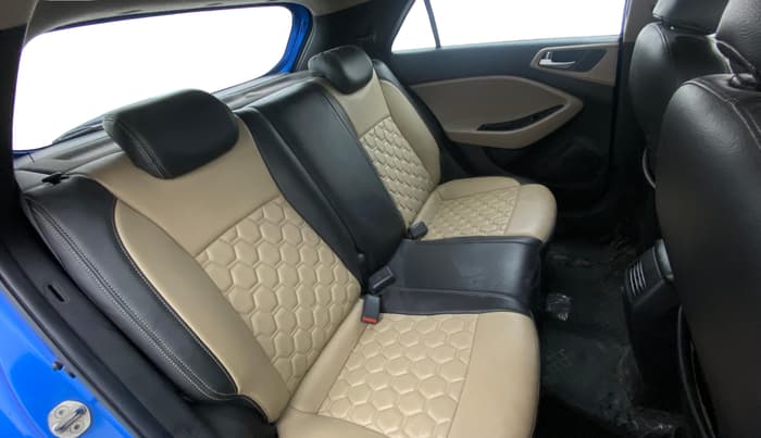 2017 Hyundai Elite i20 ASTA 1.2 (O), Petrol, Manual, 91,738 km, Right Side Rear Door Cabin