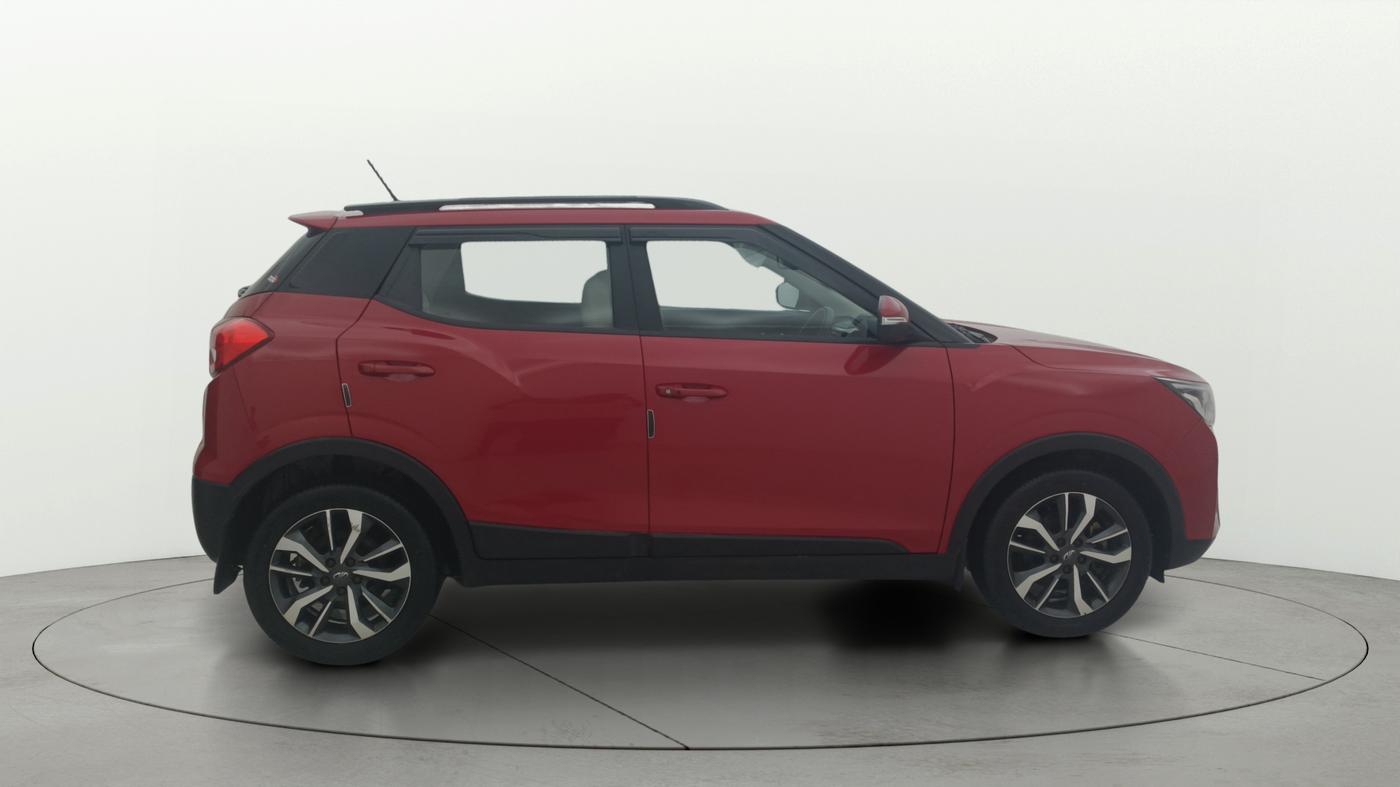 2021 Mahindra XUV300 W8 (O) 1.2 PETROL AMT, Petrol, Automatic, 66,293 km, Right Side View