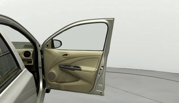 2015 Toyota Etios G, Petrol, Manual, 69,861 km, RHS Front Door