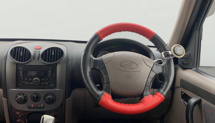 2013 Mahindra Scorpio VLX 2WD AIRBAG, Diesel, Manual, 1,44,881 km, Steering Wheel Close Up