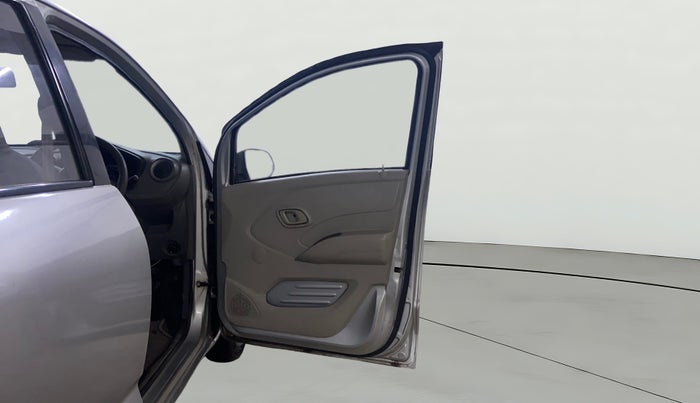 2016 Datsun Redi Go T (O), Petrol, Manual, 32,188 km, RHS Front Door