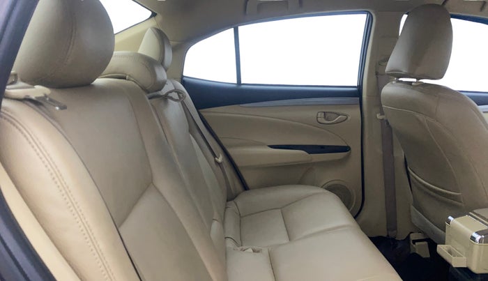 2020 Toyota YARIS J MT, CNG, Manual, 69,734 km, Right Side Rear Door Cabin