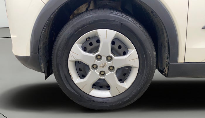 2021 Mahindra XUV300 W6 1.2 PETROL AMT, Petrol, Automatic, 81,586 km, Left Front Wheel