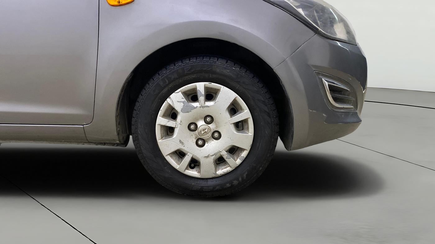 2013 Hyundai i20 MAGNA 1.2, Petrol, Manual, 1,43,751 km, Right Front Wheel