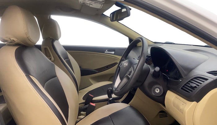 2015 Hyundai Verna FLUIDIC 4S 1.6 VTVT S, Petrol, Manual, 70,903 km, Right Side Front Door Cabin