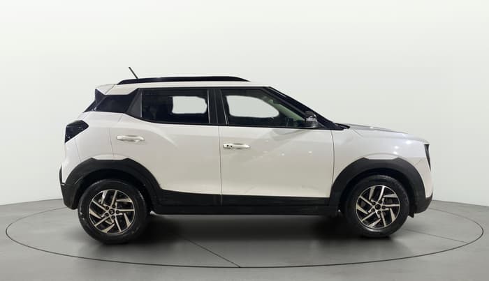 2024 Mahindra XUV 3XO AX5 1.2 L TCMPFI AT, Petrol, Automatic, 31,685 km, Right Side View