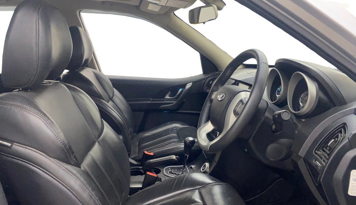 2017 Mahindra XUV500 W10 AT, Diesel, Automatic, 91,905 km, Right Side Front Door Cabin