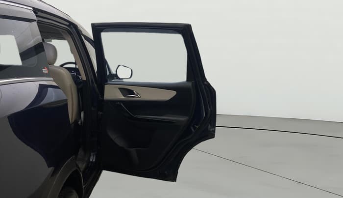 2022 Mahindra XUV700 AX 7 P AT 7 STR, Petrol, Automatic, 78,909 km, RHS Rear Door