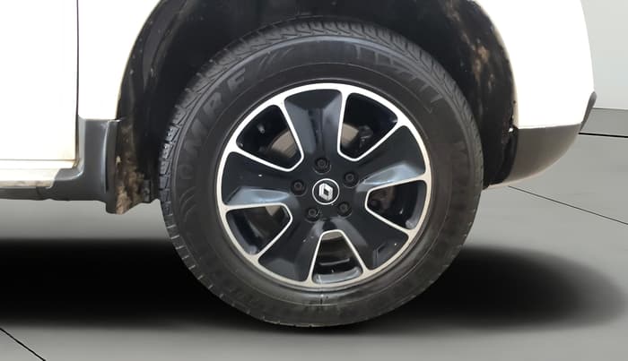 2017 Renault Duster 85 PS RXZ DIESEL, Diesel, Manual, 1,38,402 km, Right Front Wheel