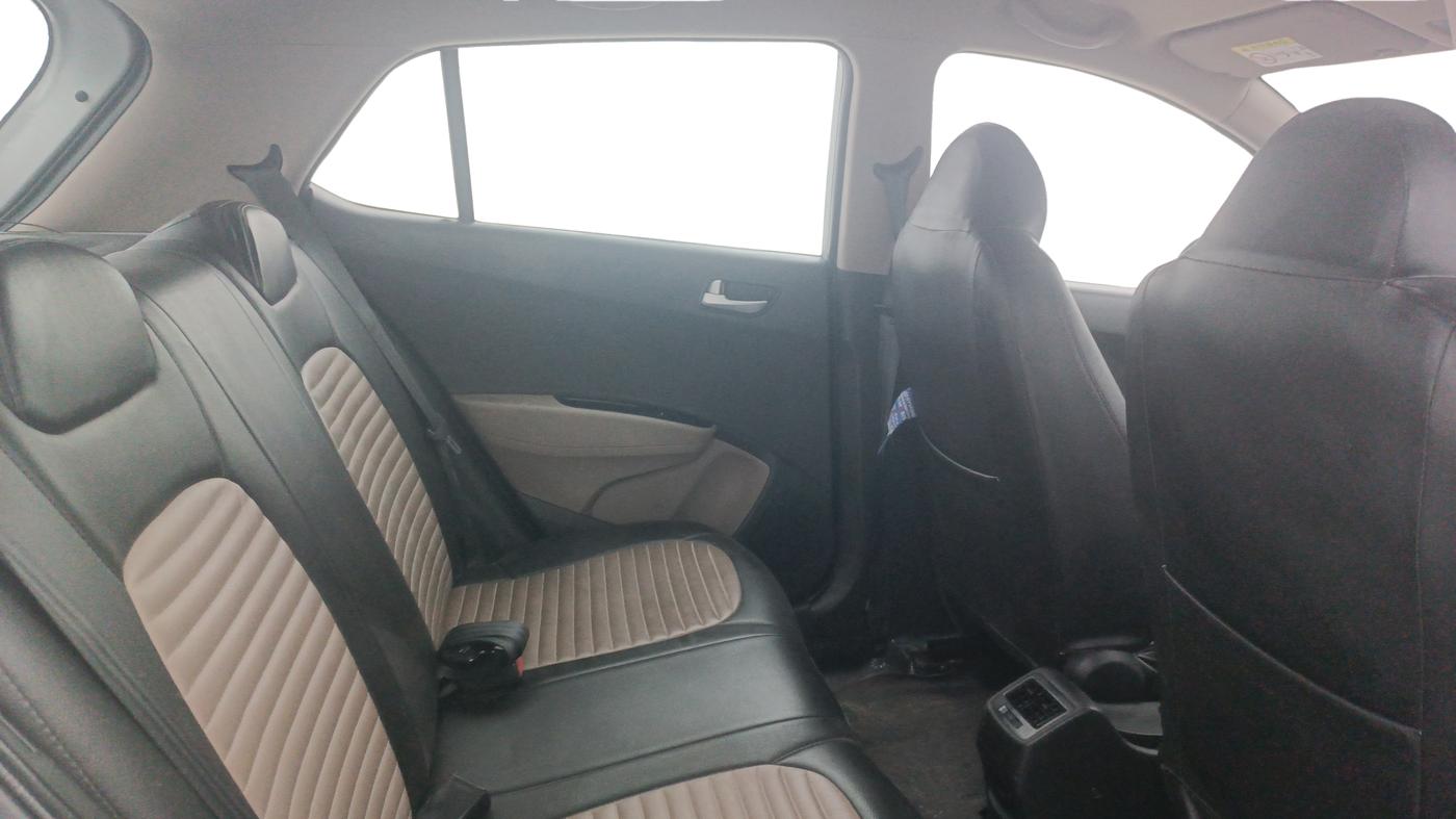 2017 Hyundai Grand i10 SPORTZ 1.2 KAPPA VTVT, Petrol, Manual, 23,635 km, Right Side Rear Door Cabin