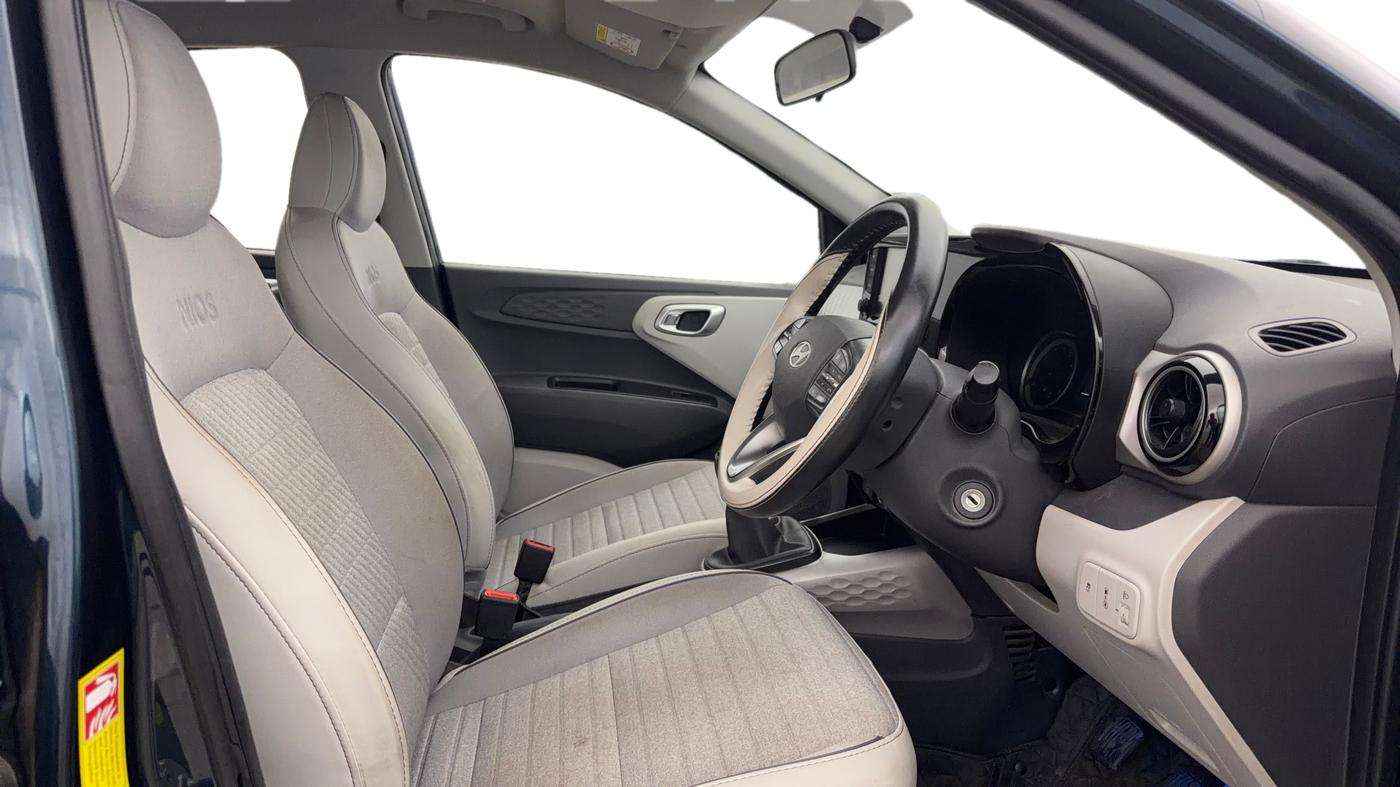 2025 Hyundai GRAND I10 NIOS SPORTZ 1.2 KAPPA VTVT CNG, CNG, Manual, 23,628 km, Right Side Front Door Cabin