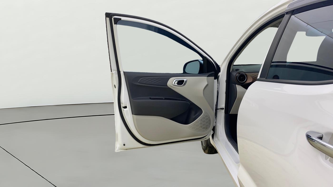 2025 Hyundai AURA SX 1.2 CNG, CNG, Manual, 12,818 km, LHS Front Door