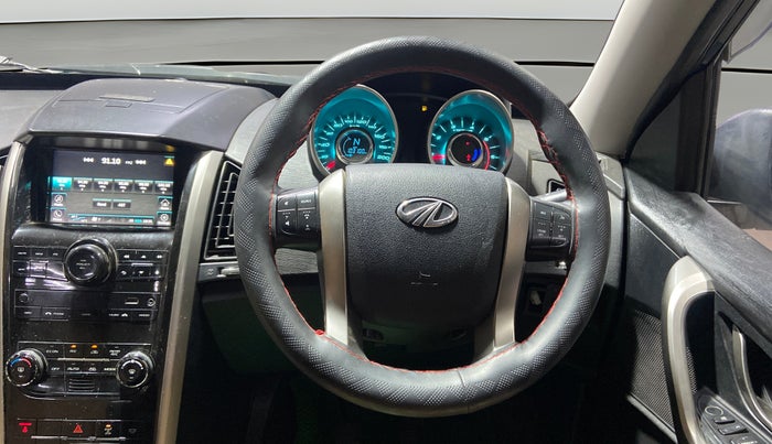 2019 Mahindra XUV500 W7, Diesel, Manual, 1,03,090 km, Steering Wheel Close Up
