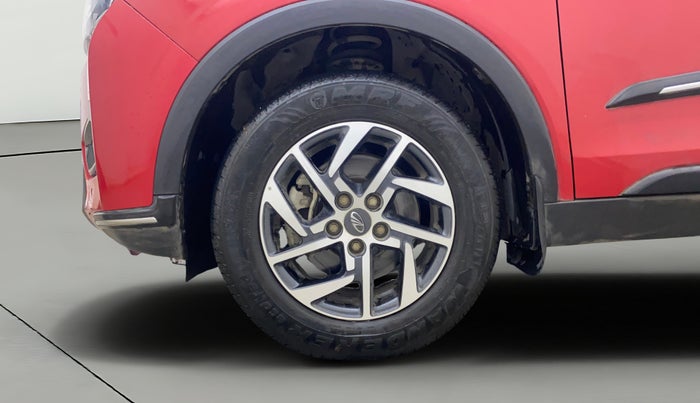 2022 Mahindra XUV300 W8 (O) 1.2 PETROL, Petrol, Manual, 10,013 km, Left Front Wheel