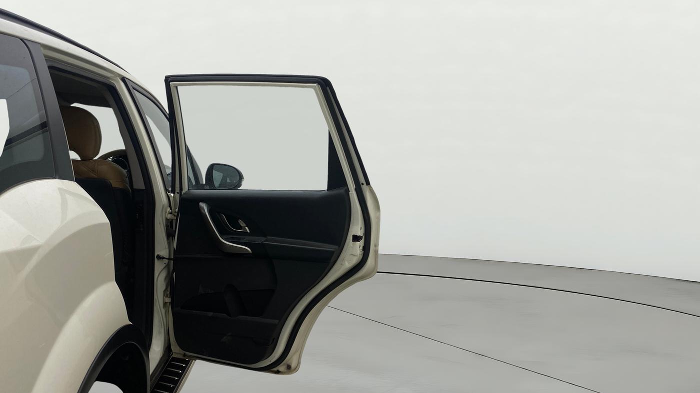 2020 Mahindra XUV500 W7, Diesel, Manual, 44,835 km, RHS Rear Door
