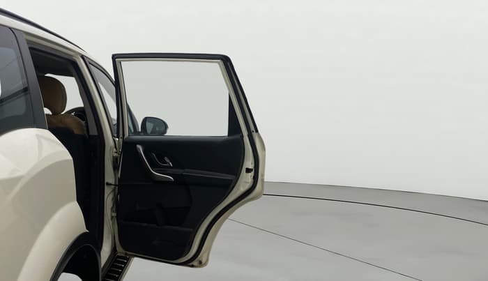 2020 Mahindra XUV500 W7, Diesel, Manual, 44,835 km, RHS Rear Door