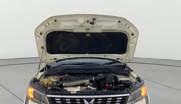 2023 Mahindra XUV300 W8 (O) 1.5 DIESEL AMT, Diesel, Automatic, 90,866 km, Open Bonet