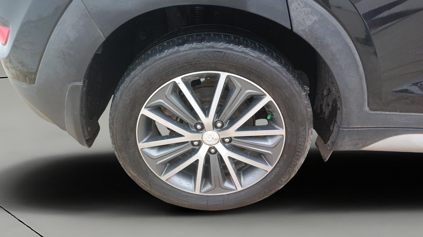 2018 Hyundai Tucson 2WD AT GL DIESEL
, Diesel, Automatic, 1,43,838 km, Right Rear Wheel
