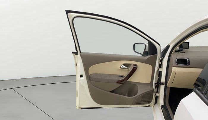 2014 Skoda Rapid AMBITION 1.6 MPI MT PLUS, Petrol, Manual, 45,837 km, LHS Front Door