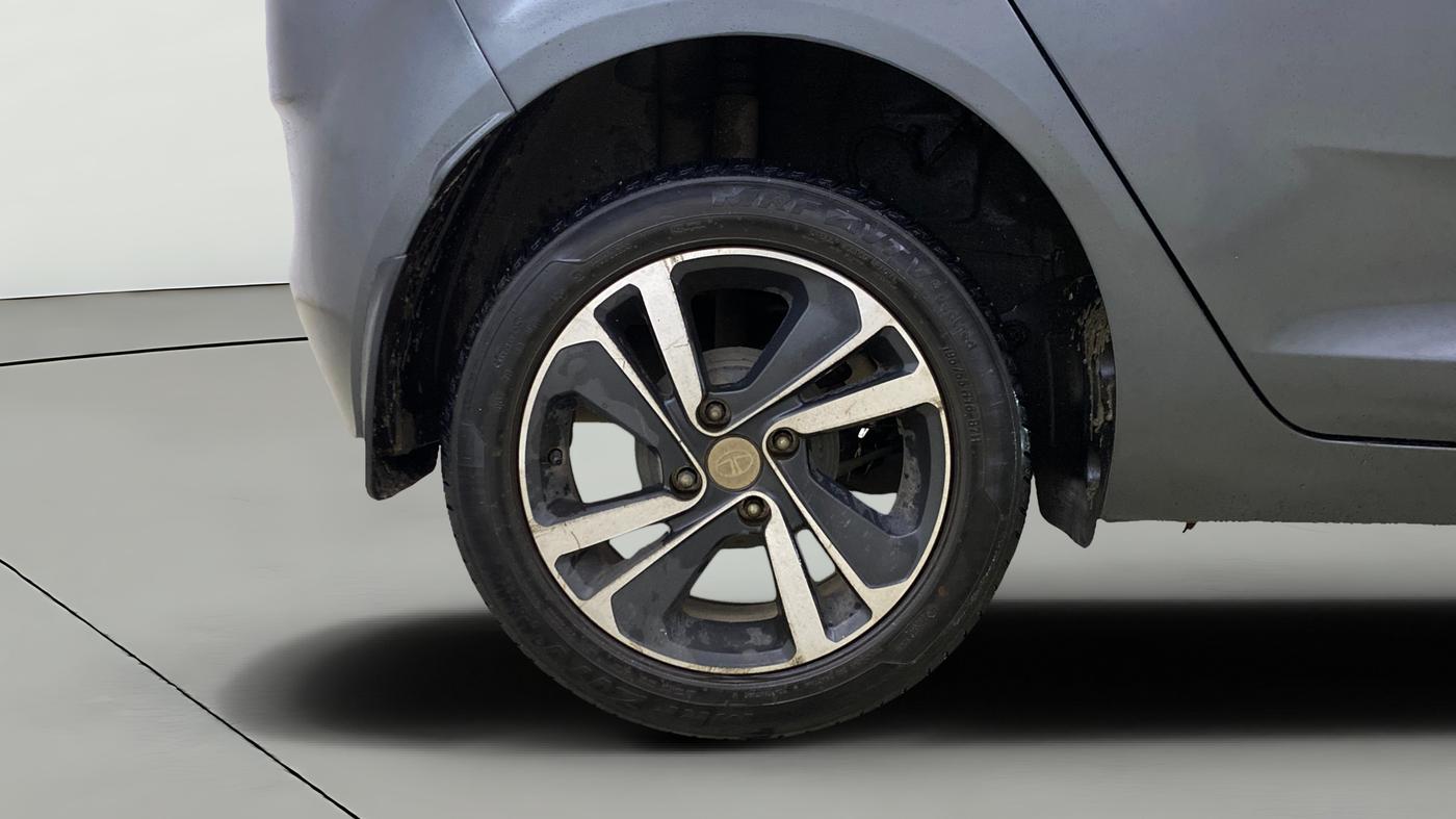 2020 Tata ALTROZ XZ PETROL, Petrol, Manual, 47,865 km, Right Rear Wheel