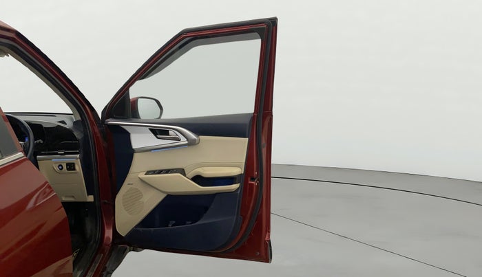 2022 KIA CARENS LUXURY PLUS 1.4 PETROL DCT 7 STR, Petrol, Automatic, 37,117 km, RHS Front Door