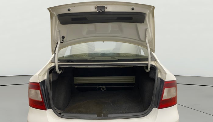 2014 Skoda Rapid AMBITION 1.6 MPI MT PLUS, Petrol, Manual, 1,04,953 km, Boot Open Zoomed View