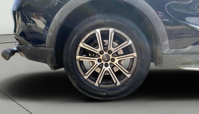 2021 Mahindra XUV700 AX 7 P AT 7 STR, Petrol, Automatic, 21,291 km, Right Rear Wheel