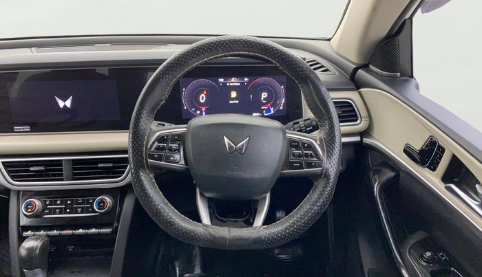 2022 Mahindra XUV700 AX 7 LUXURY P AT 7 STR, Petrol, Automatic, 38,547 km, Steering Wheel Close Up