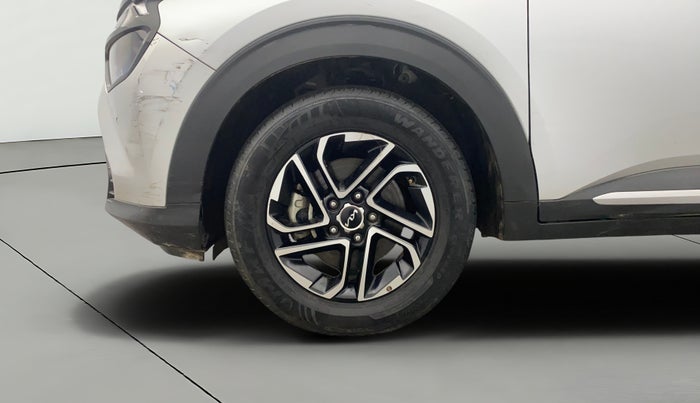 2022 KIA CARENS LUXURY PLUS 1.4 PETROL 7 STR, Petrol, Manual, 29,070 km, Left Front Wheel