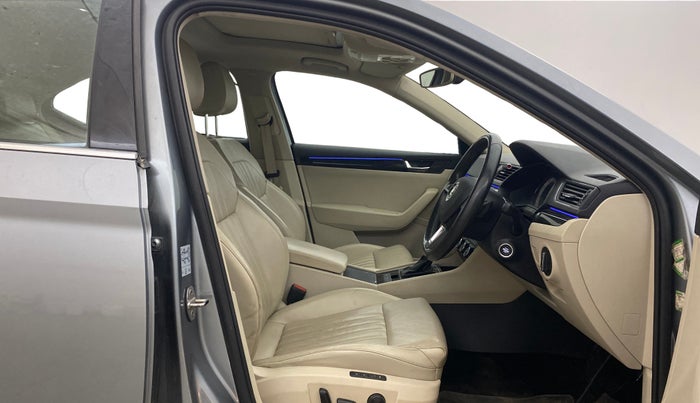 2016 Skoda Superb L&K 1.8 TSI AT, Petrol, Automatic, 1,05,887 km, Right Side Front Door Cabin