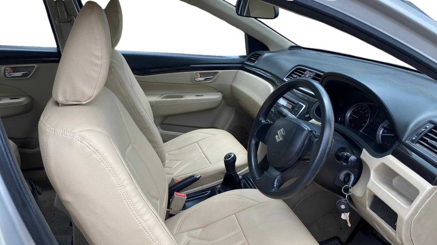 2015 Maruti Ciaz VXI, Petrol, Manual, 98,457 km, Right Side Front Door Cabin