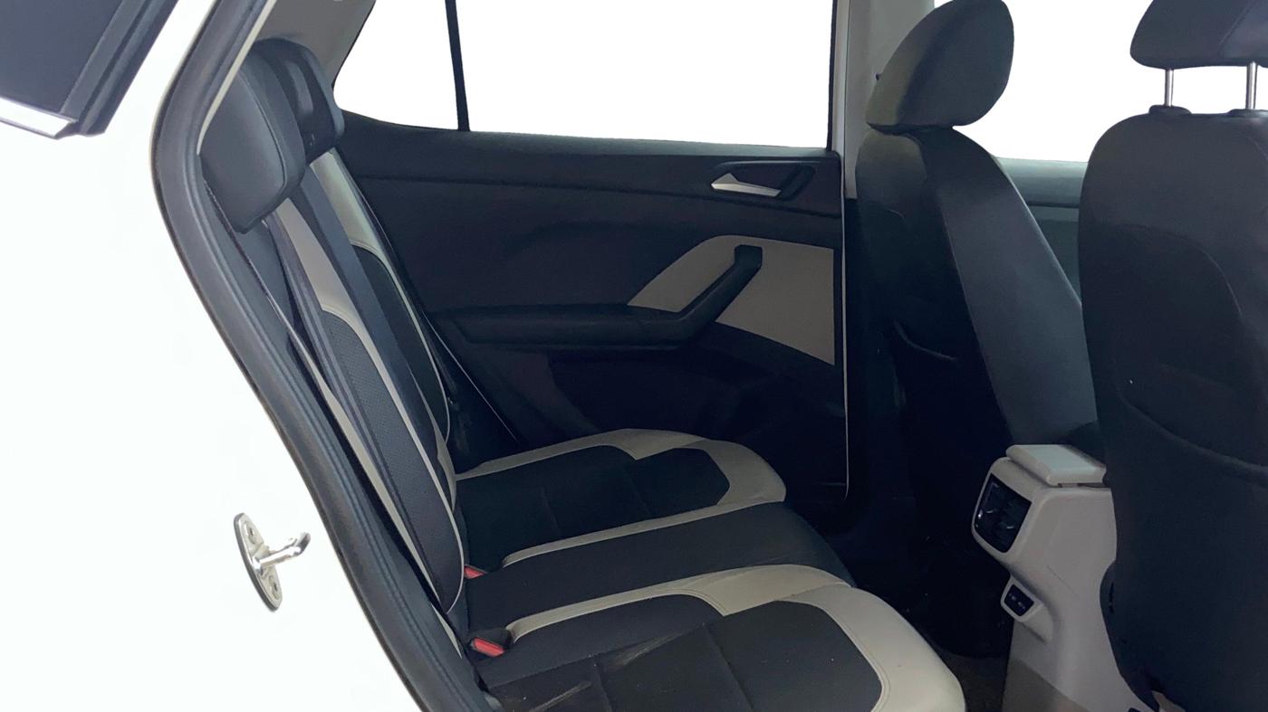2022 Volkswagen TAIGUN TOPLINE 1.0 TSI AT, Petrol, Automatic, 69,191 km, Right Side Rear Door Cabin
