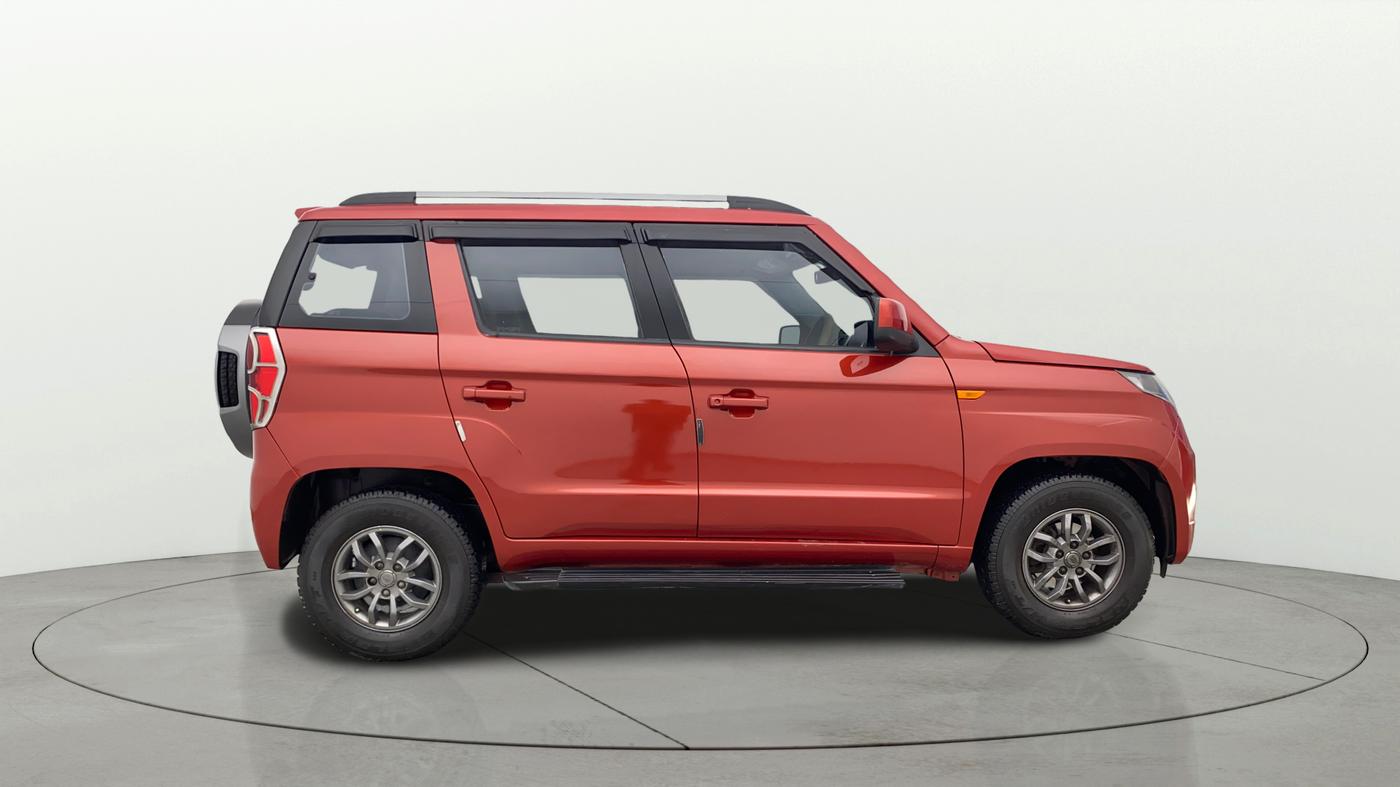 2018 Mahindra TUV300 T10, Diesel, Manual, 74,032 km, Right Side View