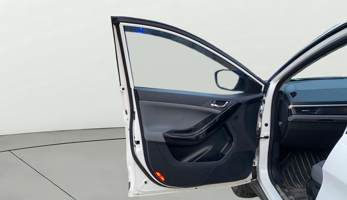 2025 Tata NEXON Fearless Plus (PS) 1.2 iCNG 6MT Dual Tone, CNG, Manual, 8,858 km, LHS Front Door