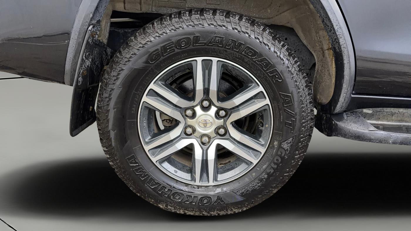 2019 Toyota Fortuner 2.7 4X2 AT, Petrol, Automatic, 24,901 km, Right Rear Wheel
