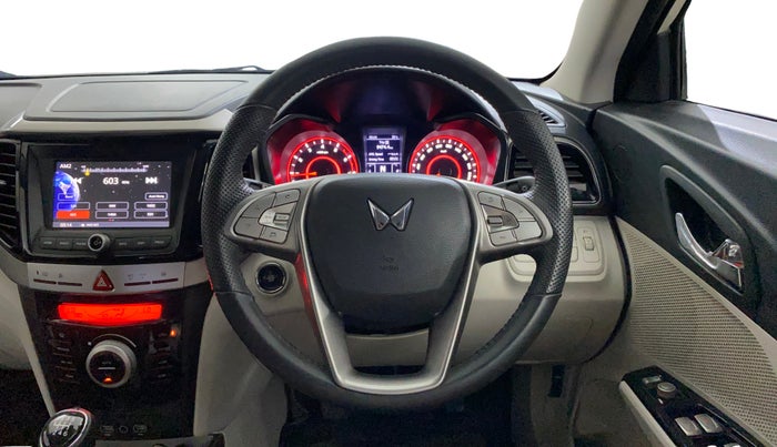 2023 Mahindra XUV300 W8 1.2 PETROL, Petrol, Manual, 9,432 km, Steering Wheel Close Up