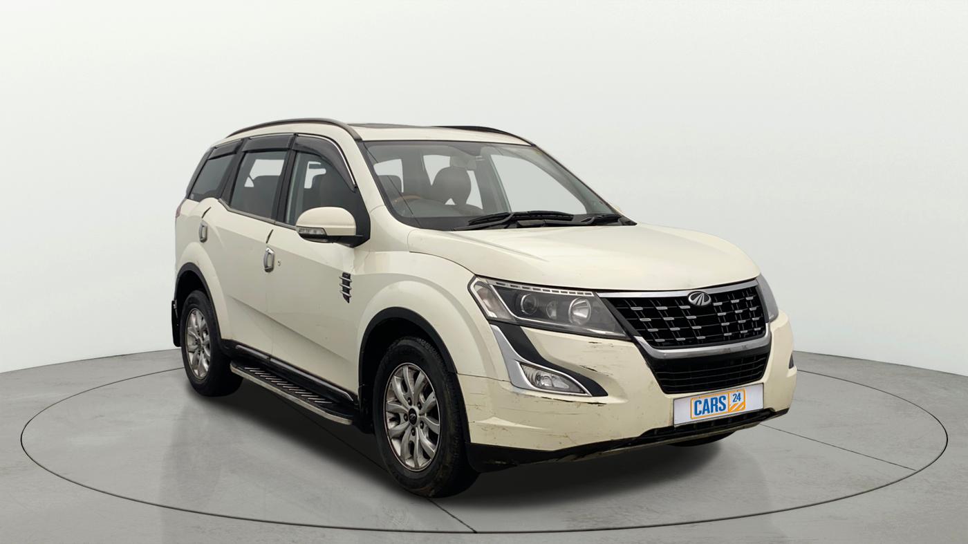 2020 Mahindra XUV500 W9, Diesel, Manual, 1,11,960 km, Right Front Diagonal