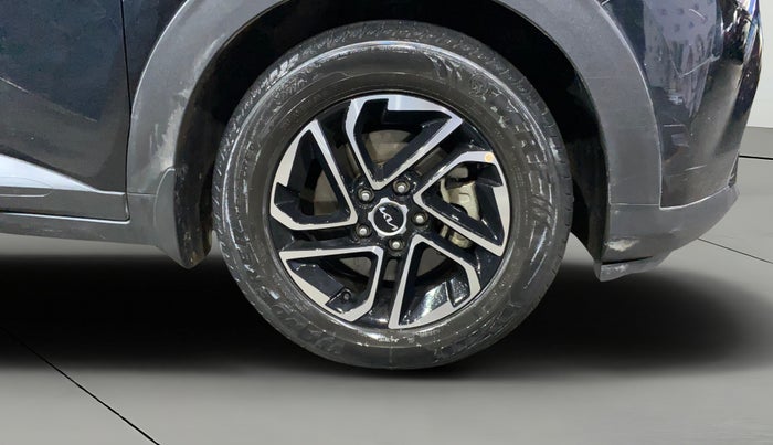 2023 KIA CARENS PRESTIGE PLUS 1.5 PETROL DCT 7 STR, Petrol, Automatic, 12,078 km, Right Front Wheel