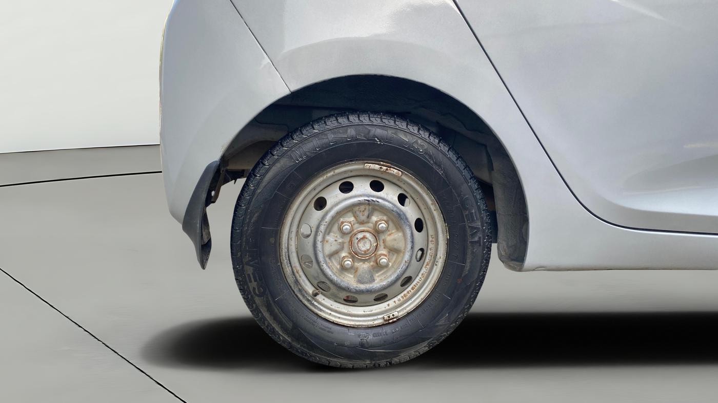 2017 Hyundai Eon ERA +, Petrol, Manual, 70,339 km, Right Rear Wheel
