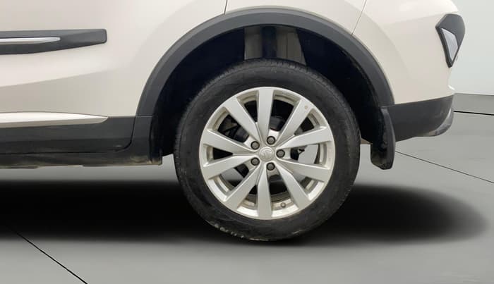 2025 MG ASTOR Select 1.5 MT (Ivory), Petrol, Manual, 4,896 km, Left Rear Wheel