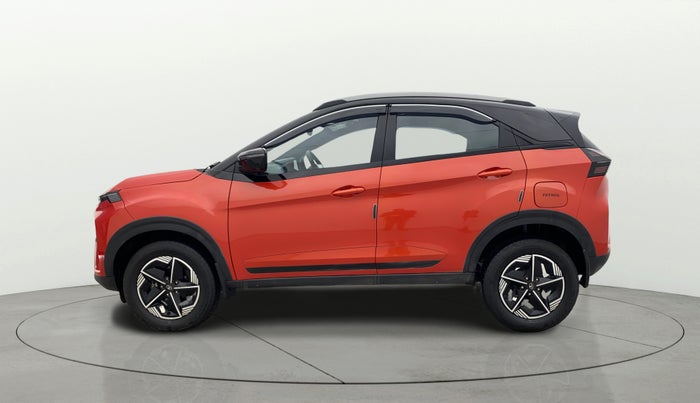 2023 Tata NEXON FEARLESS + SUNROOF DCA DUAL TONE 1.2 PETROL, Petrol, Automatic, 27,496 km, Left Side