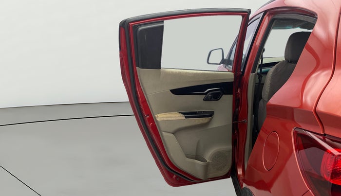 2015 Mahindra Kuv100 K6 5 STR, Petrol, Manual, 65,767 km, LHS Rear Door