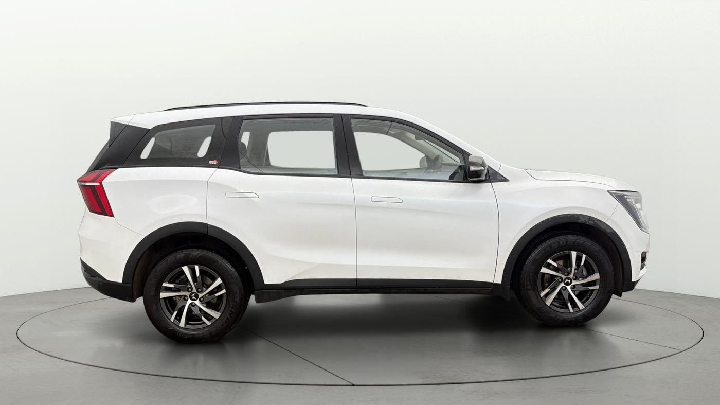 2025 Mahindra XUV700 AX 5 P AT 5 STR, Petrol, Automatic, 3,138 km, Right Side View