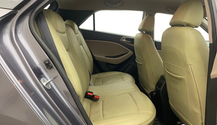 2015 Hyundai Elite i20 SPORTZ 1.2, Petrol, Manual, 47,730 km, Right Side Rear Door Cabin