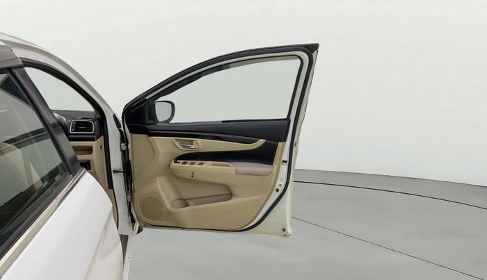 2014 Maruti Ciaz VXI, CNG, Manual, 55,405 km, RHS Front Door